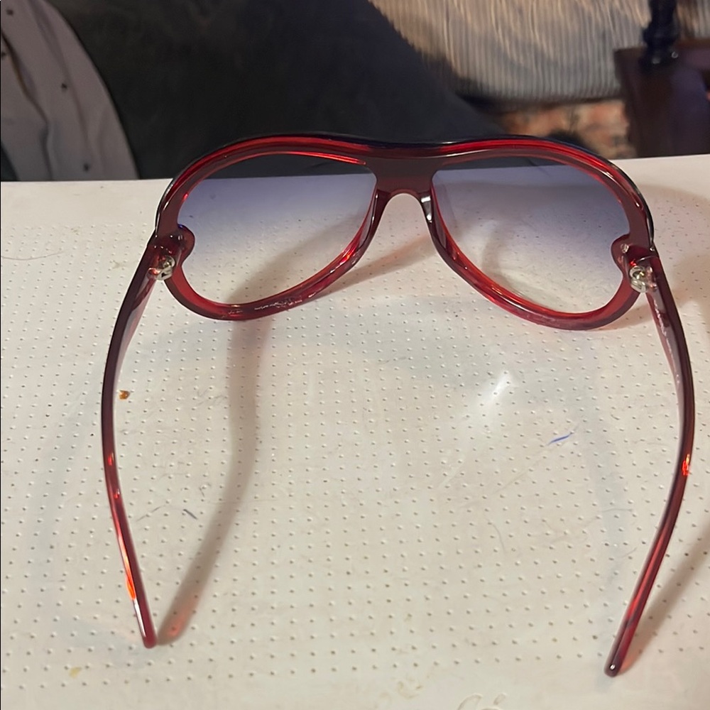 CHANEL Red Oversized Sunglasses with Gradient Lenses - Picture 6 of 6